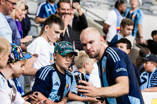 Marcus Danielson of Djurgården with fans