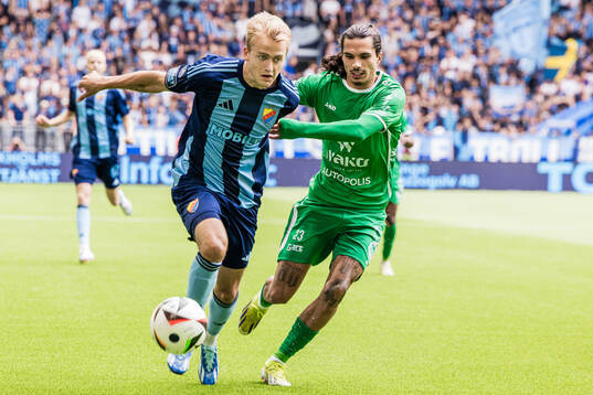 Oskar Fallenius of Djurgården and Clayton Duarte of