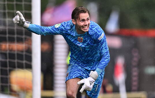 Norway goalkeeper Martin Børsheim celebrates after saving a penalty to win the penalty shootout of the FIFA Under-20 World Cup play-off football match between Norway and Turkey on July 25, 2024 in Belfast. 
