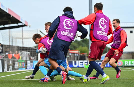 Norway goalkeeper Martin Børsheim celebrates with teammates