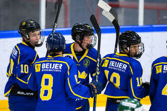 Alex Hillström celebrates with teammates