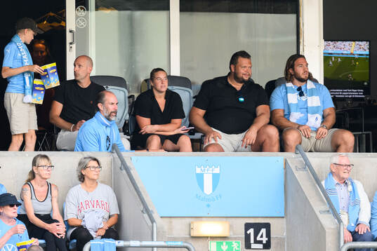 Staffan Jönsson, Fanny Roos, Daniel Ståhl och Wictor Petersson på läktaren