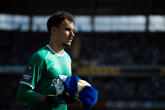 IFK Göteborgs målvakt Elis Bishesari innan fotbollsmatchen i Allsvenskan mellan IFK Göteborg och Brommapojkarna den 27 juli 2024 i Göteborg. 