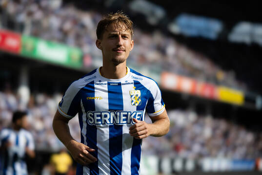 IFK Göteborgs Arbnor Mucolli innan fotbollsmatchen i Allsvenskan mellan IFK Göteborg och Brommapojkarna den 27 juli 2024 i Göteborg. 