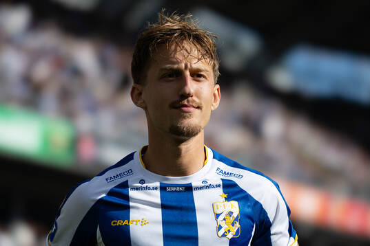IFK Göteborgs Arbnor Mucolli innan fotbollsmatchen i Allsvenskan mellan IFK Göteborg och Brommapojkarna den 27 juli 2024 i Göteborg. 