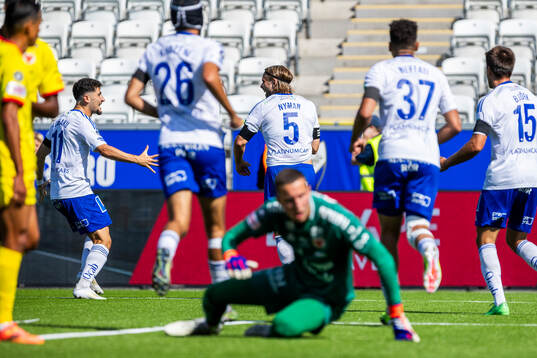 IFK Norrköpings Ismet Lushaku jublar med Christoffer Nyman efter 1-0