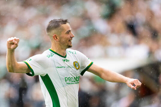 Hammarbys Oscar Johansson Schellhas jublar efter att ha gjort 3-0 på straff
