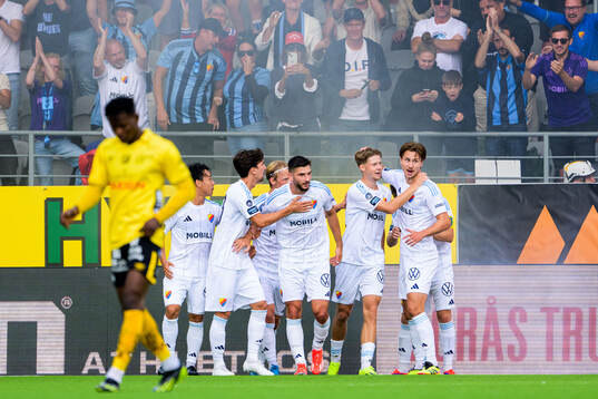 Djurgårdens spelare efter 0-1 av Patric Åslund