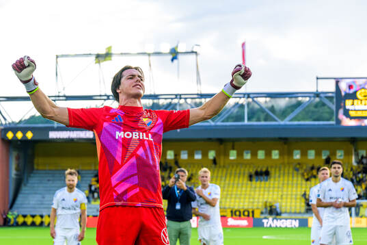 Djurgårdens målvakt Jacob Widell Zetterström jublar