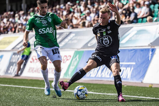 Brages Emil Tot Wikström och Örebros Valgeir Valgeirsson