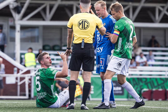 Brages Oskar Ågren och Örebros Malte Påhlsson och Brages Alexander Zetterström