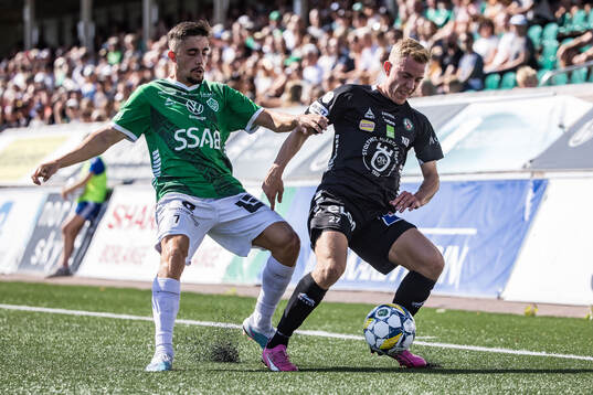 Brages Emil Tot Wikström och Örebros Valgeir Valgeirsson