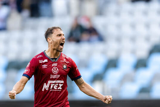 Örgrytes Jonathan Azulay jublar