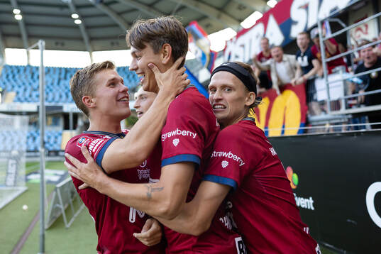 Örgrytes Noah Christoffersson jublar med lagkamrater
