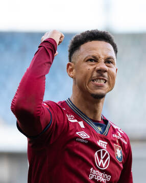 Örgrytes Tobias Sana jublar