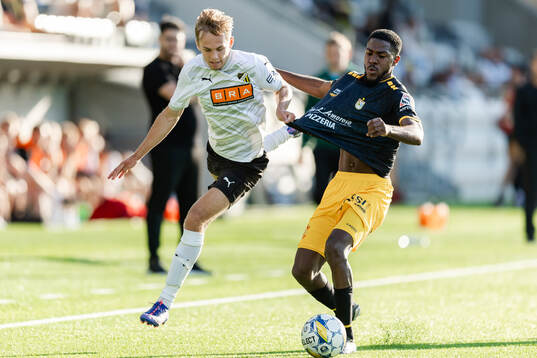 Pontus Dahbo of Häcken and Bruno Frere of Diddeleng