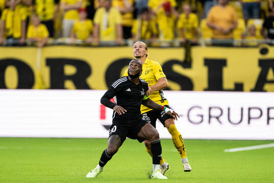 Cedric Badolo of Sheriff Tiraspol and Niklas Hult of
