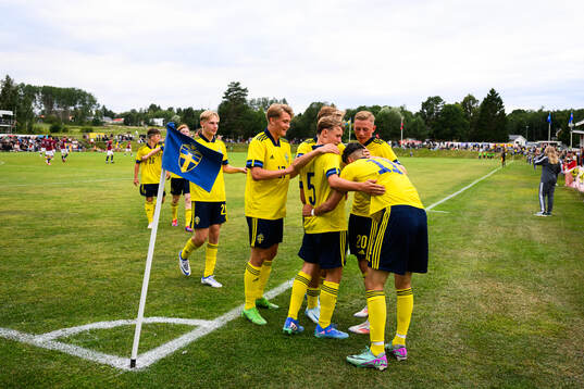 Sveriges Milian Öberg jublar efter 3-0