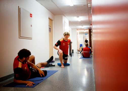 Östersunds spelarna värmer upp