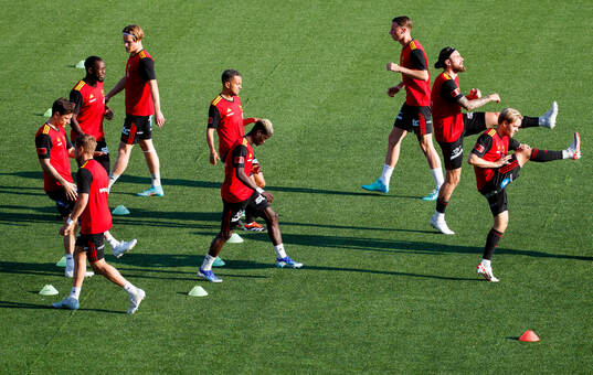 Östersunds spelarna värmer upp