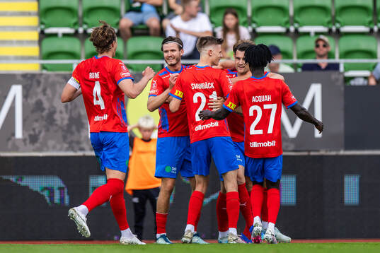 Helsingborgs Jon Birkfeldt jublar med lagkamrater