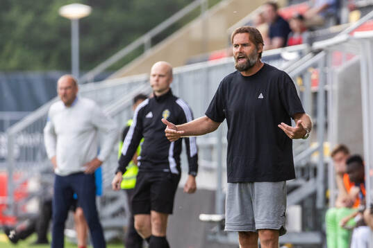 Brommapojkarnas tränare Olof Mellberg reagerar