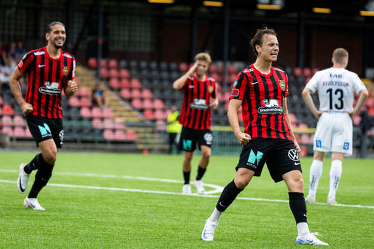 Brommapojkarnas Alex Timossi Andersson jublar 3-1