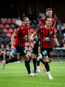 Brommapojkarnas Alex Timossi Andersson jublar