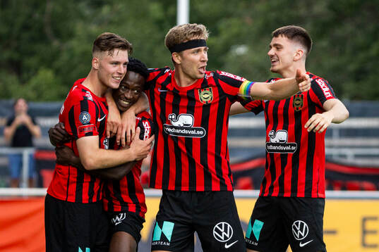 Brommapojkarnas Evans Botchway jublar efter 4-1