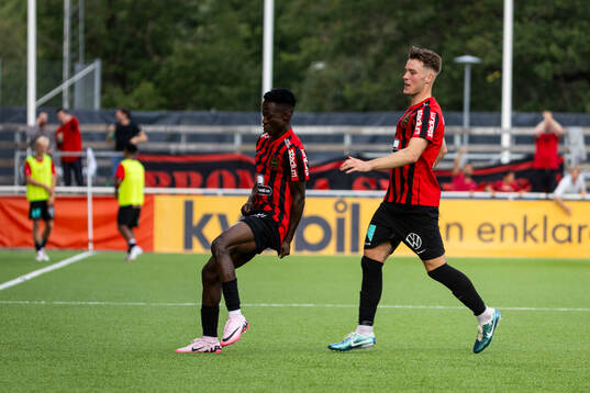 Brommapojkarnas Evans Botchway jublar efter 4-1