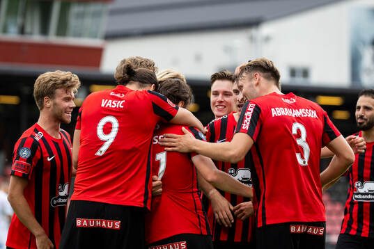 Brommapojkarnas Nikola Vasic, Alex Timossi Andersson, och