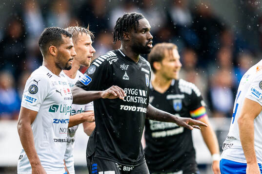 Värnamos Wenderson Oliveira do Nascimento och Sirius Patrick Nwadike