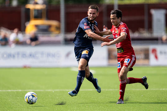 Örgrytes Erion Sadiku och Skövde AIKs Armend Suljev