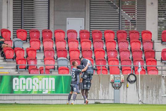 Brages Ieltsin Jeronimo Semedo Camoes jublar med lagkamrater