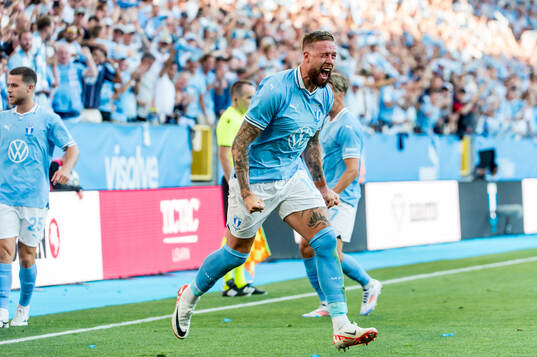 Pontus Jansson of Malmö FF celebrates after 1-0