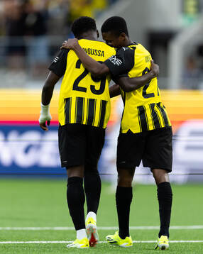 Akoua Romeo Amane of Häcken celebrates with team mate Zeidane Inoussa  after scoring 1-0