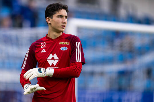 Albert Posiadala of Molde warms up ahead of the UEFA Europa League qualification match between Molde and Cercle Brugge on August 8, 2024 in Molde. 