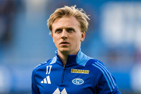 Mats Møller Dæhli of Molde warms up
