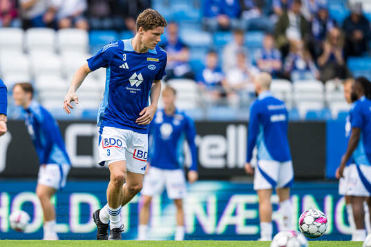 Casper Øyvann of Molde warms up ahead of the UEFA Europa League qualification match between Molde and Cercle Brugge on August 8, 2024 in Molde. 