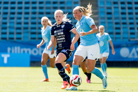 Malmö FFs Petronella Winblad och IFK Kalmars Wilma Finnman