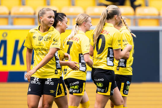 Elfsborgs spelare jublar efter 3-0 av Izabella Bergström