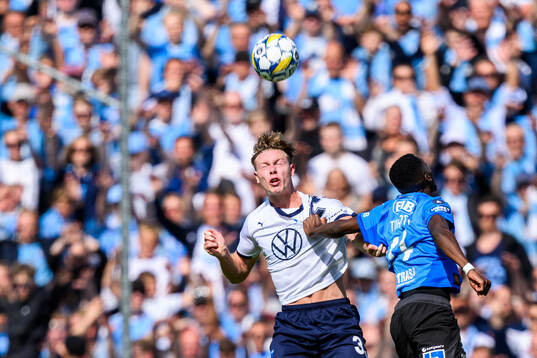 Malmö FFs Nils Zätterström och Halmstads Blair Sebastian Turgott