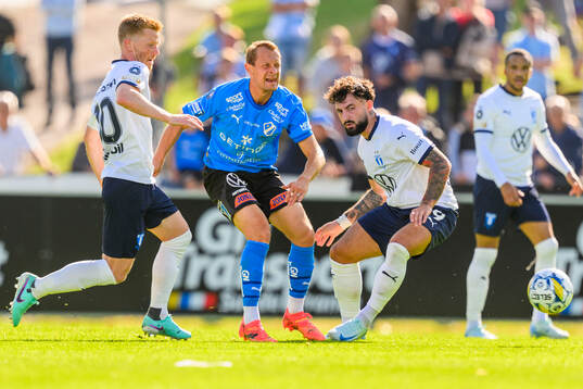 Malmö FFs Anders Christiansen och Sead Haksabanovic och Halmstads Joel Allansson