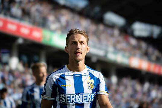 IFK Göteborgs Arbnor Mucolli innan fotbollsmatchen i Allsvenskan mellan IFK Göteborg och Värnamo den 10 augusti 2024 i Göteborg. 