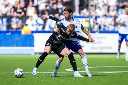 Västerås Daniel Ask och IFK Norrköpings Arnor Traustason