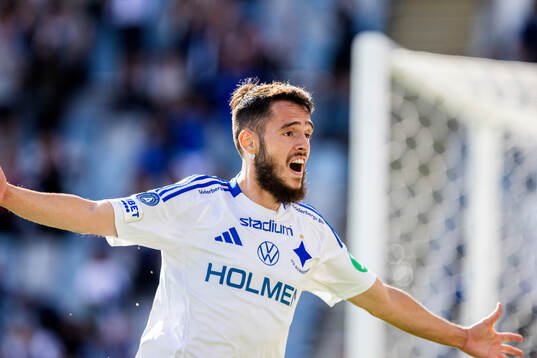 IFK Norrköpings Laorent Shabani jublar