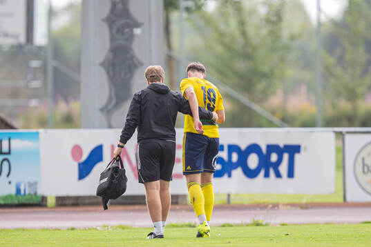 Ängelholms Johan Gudmundsson skadades och utgick