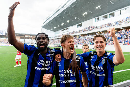 Sirius Marcus Lindberg, Patrick Nwadike och Adam Vikman jublar efter 3-0