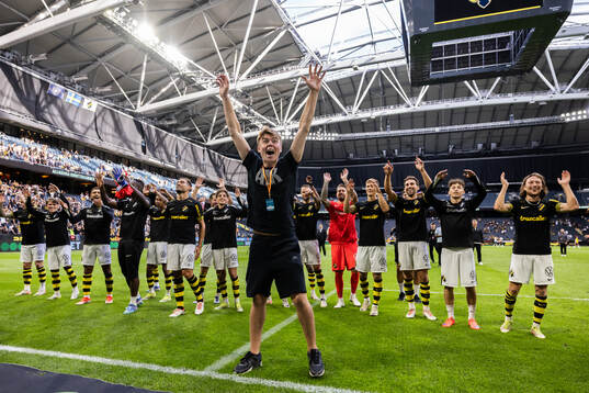 Spelare ur AIK jublar