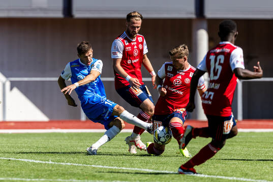 IK Oddevolds Liridon Kalludra skjuter